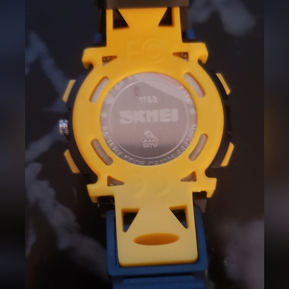 Water resistant Swim Watch - Picture 2 of 2